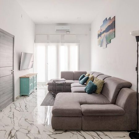 Apartamento En Planta Baja Cerca De La Playa En Бадалона Екстер'єр фото
