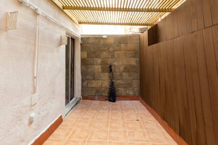 Apartamento En Planta Baja Cerca De La Playa En Бадалона Екстер'єр фото