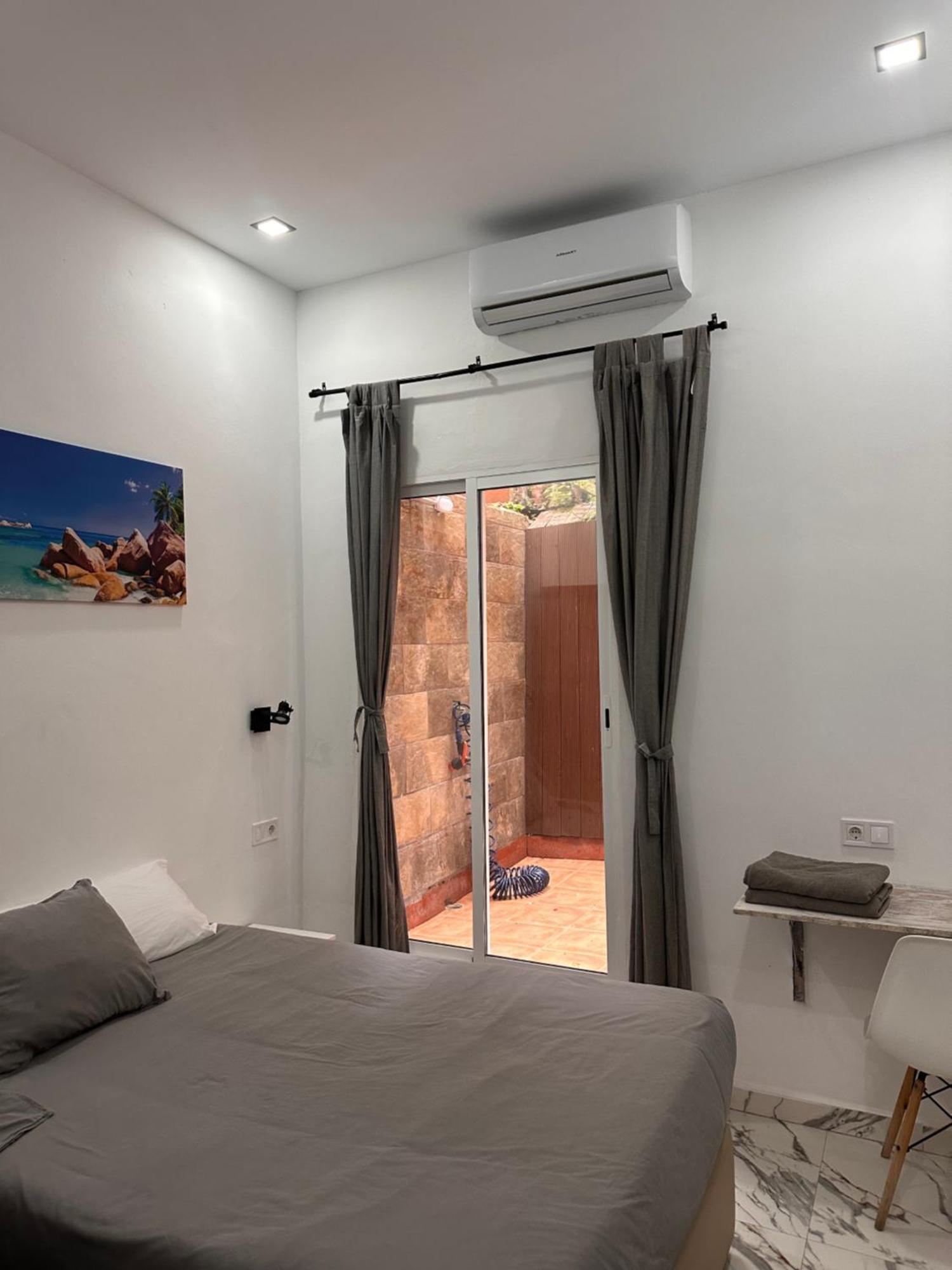 Apartamento En Planta Baja Cerca De La Playa En Бадалона Екстер'єр фото