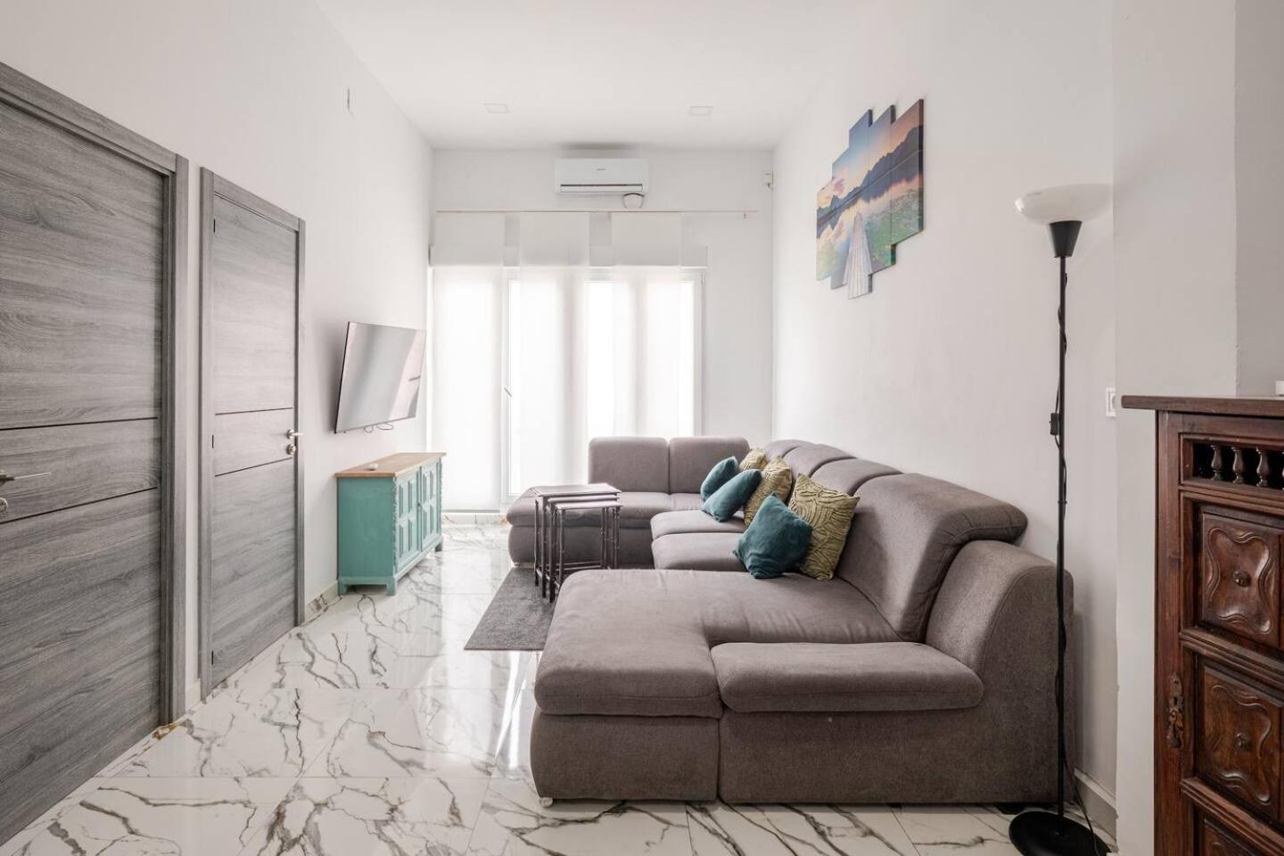Apartamento En Planta Baja Cerca De La Playa En Бадалона Екстер'єр фото